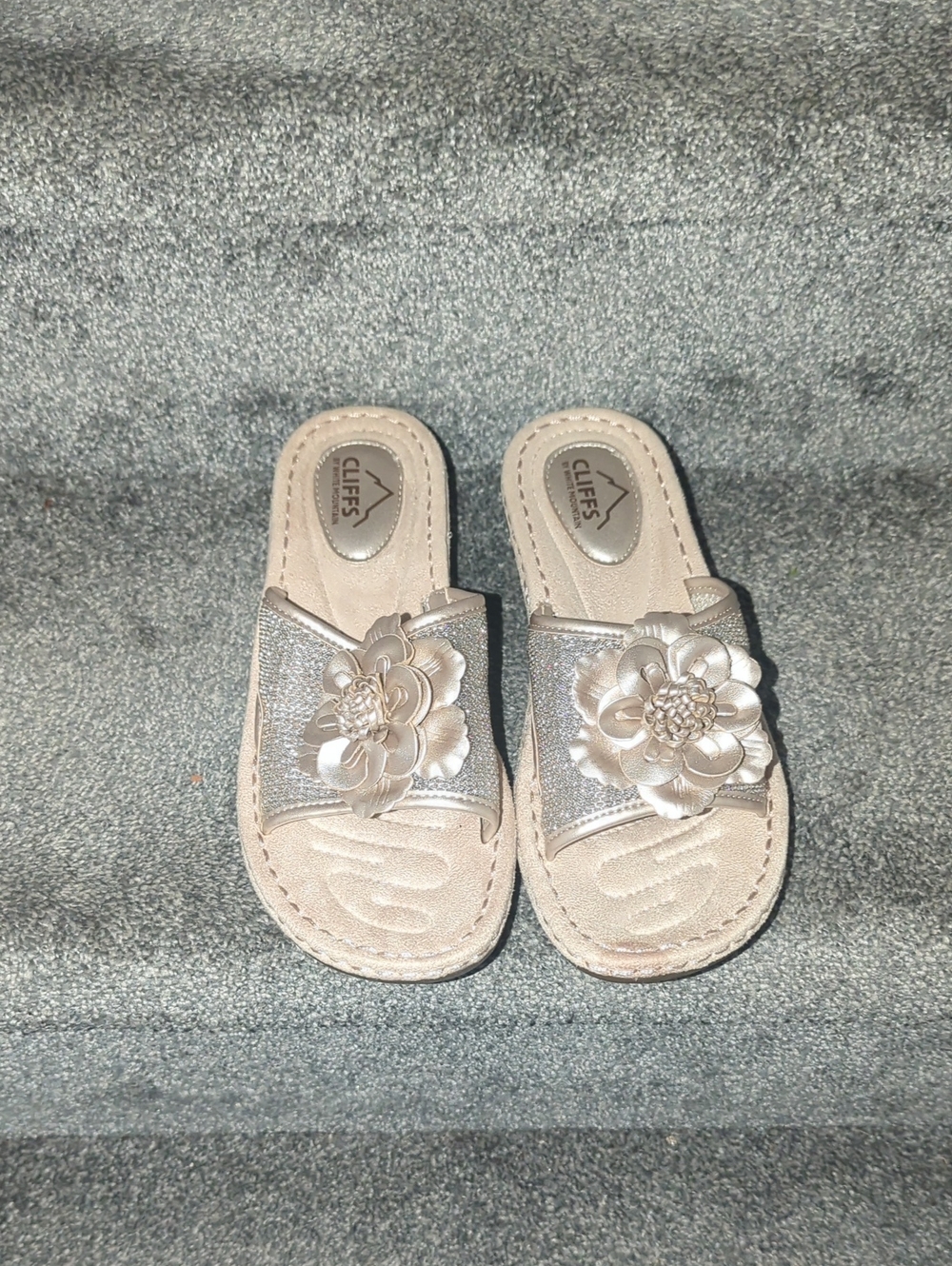 Cliffs By White Mountain Silver Floral Slide Sandals